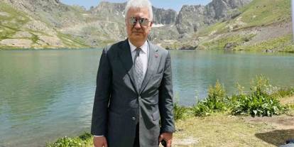 Tamer Karadağlı Yüksekova’da konuştu:  "Buralarda kültür, sanat ve turizm yeşerecek"