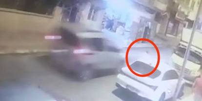 Siirt’te Aniden Yola Çıkan Çocuğa Aracın Çarptığı Anlar Kamerada