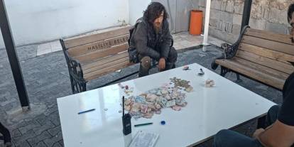 Üzerinden binlerce lira çıkan dilenci sınır dışı edildi!