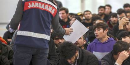 İran sınırından Türkiye'ye girmeye çalışan 3 bin 427 kaçak göçmen yakalandı