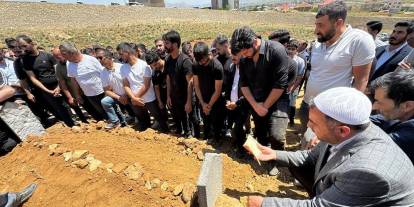 3 Çocuğu ile Beraber Silahlı Saldırıya Uğrayan Baba Toprağa Verildi