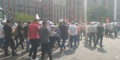 Doktorlar maaşlarına zam talebi için grev başlattı