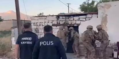 Şırnak Dahil 72 İlde Zehir Tacirlerine Operasyon! Bin 933 Şüpheli Yakalandı