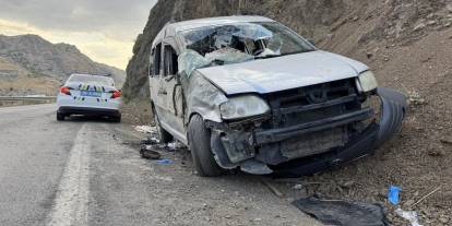 Hakkari-Van yolunda devrilen araçta 5 kişi yaralandı