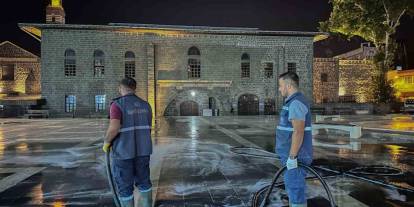 Diyarbakır’da turistik yerler lavanta ve gül kokulu dezenfekte ile yıkandı
