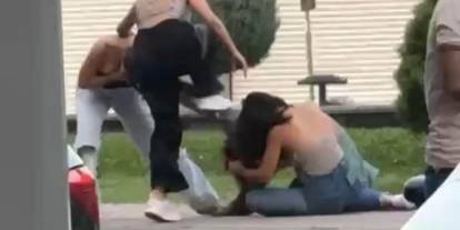 Batman’da kadınlar sokak ortasında kavga etti, erkekler ayırmakta zorlandı