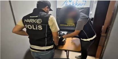 Hakkari'de kargo aracından 17 kilo uyuşturucu çıktı