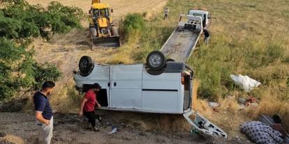 Van'da minibüsle otomobilin çarpıştığı kazada 14 kişi yaralandı