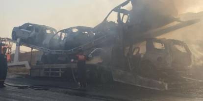 Batman’da Sıfır Araç Yüklü Tır Yandı: Lüks Otomobiller Hurdaya Döndü
