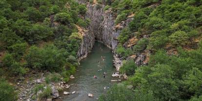 Şırnak, Van ve Siirt Üçgenindeki Kanyon Serin Ve Temiz Havasıyla Doğaseverlere "Nefes" Oldu