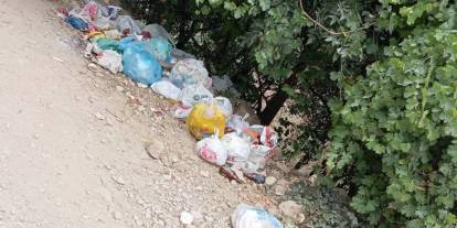 Kato Dağı’ndaki Kaval Şelalesi’nde bırakılan çöpler tepki topluyor