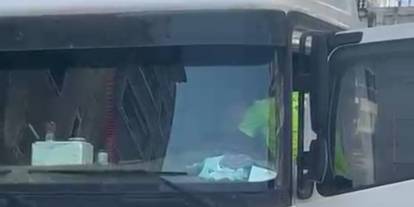 Bitlis’te tır sürücüsü kalp krizi geçirdi, facia ucuz atlatıldı: 2 yaralı