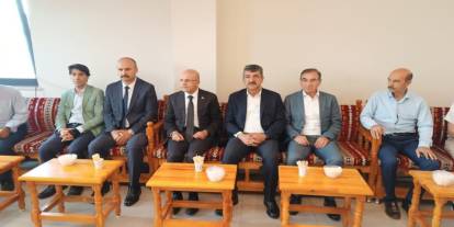 Bakan Şimşek, memleketi Batman'da ağabeyinin taziyelerini kabul etti