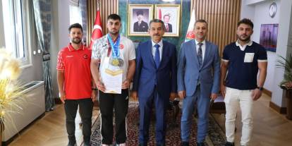 Avrupa Rekortmeni Sefkan’dan, Vali Ekici’ye Ziyaret