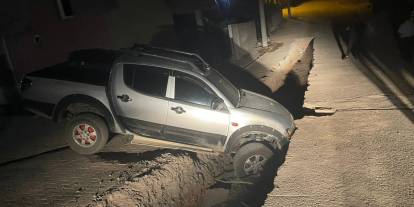 Silopi’de Bir Günde 4 Araç Çukurlara Düştü