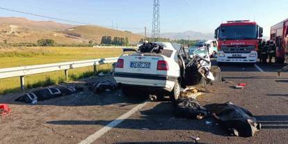 İki otomobilin çarpıştığı kazada 4 kişi öldü, 4 kişi yaralandı