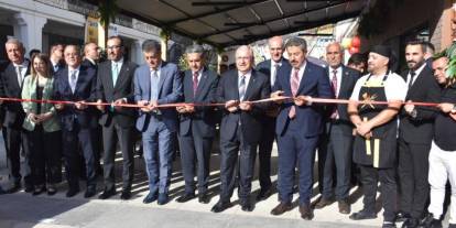 Bakan Güler, Şırnak'ta yeni açılan iş yerinin açılış kurdelesini kesti
