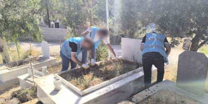 Cizre’de Denetimli Serbestlik Yükümlüleri Şehit Kabirlerini Temizledi
