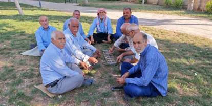 Yaşlılar Binlerce Yıllık Zeka Oyunu İLe Vakit Geçiriyor