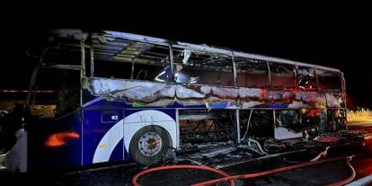 Van’da seyir halindeki yolcu otobüsü yandı, faciadan dönüldü