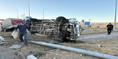 Fındık işçilerini taşıyan minibüs ile otomobil çarpışması sonucu 15 kişi yaralandı