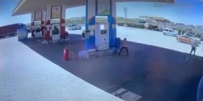 Kızıltepe'de akaryakıt istasyonunda silahlı kavga kameraya böyle yansıdı