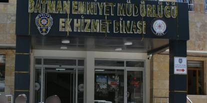 Batman’da müşteri gibi binen 4 kişi taksiciyi gasp etti
