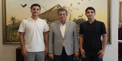 Şırnak Belediye Başkanı Mehmet Yarka, YKS’de Derece Yapan Uslu Kardeşleri Ağırladı
