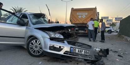 Otomobil ile kamyonunun çarpıştığı kazada 2 infaz koruma memuru hayatını kaybetti
