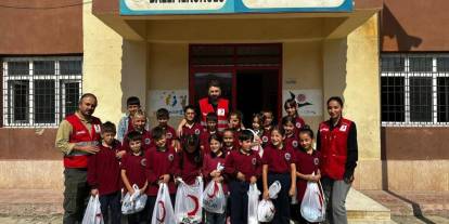 Türk Kızılay’ı Uludere’deki Öğrencileri Sevindirdi