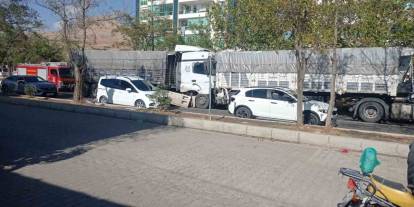 Freni Boşalan Tır Başka Bir Tıra Arkadan Çarptı: 1 Yaralı