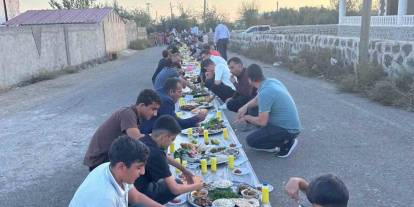 Şırnak'ta Polis Memurundan Köy Çocuklarına Birlik Sofrası