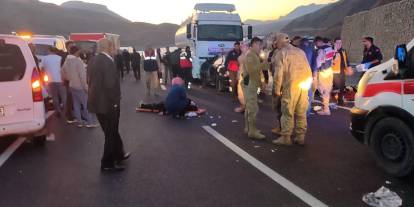 Van-Hakkari karayolunda kaza: Aynı aileden 2 kişi öldü, 5 kişi yaralandı