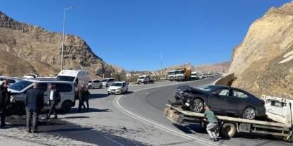 Hakkari-Van karayolunda trafik kazasında 3 kişi yaralandı