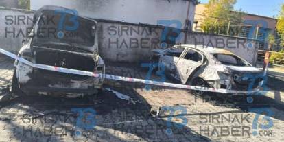 Şırnak'ta Park Halindeki 2 Araç Alev Alev Yandı