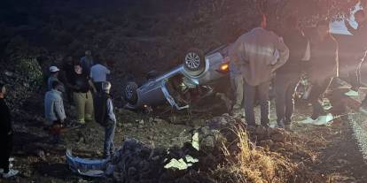 Mardin'de devrilen otomobildeki 3 kişi yaralandı