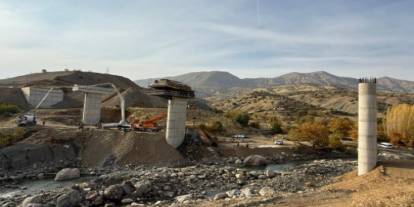 Diyarbakır'da 4 işçinin öldüğü viyadük inşaatı kazasında 3 kişi tutuklandı