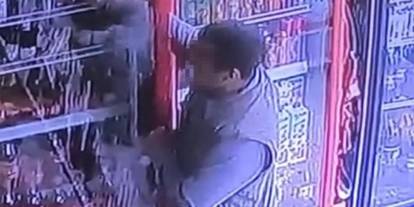 Diyarbakır’da marketten hırsızlık yapan şahıs güvenlik kamerasına yansıdı