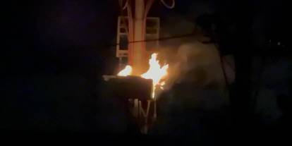 Cizre’de trafo patladı, trafik için tehlike oluşturdu