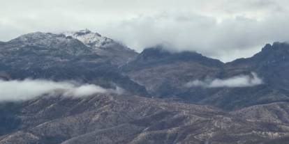 Şırnak’ta Mevsimin İlk Karı Cudi Dağı’na Düştü: Zirveler Beyaza Büründü