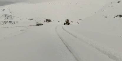 Komşu İlde, Karda Araçlar Yolda Mahsur Kaldı