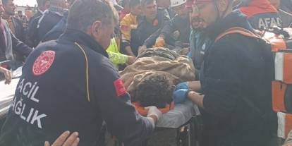 2 Katlı İnşaatta Göçük: 5 İşçi Altında Kaldı, 2 Çocuk Öldü