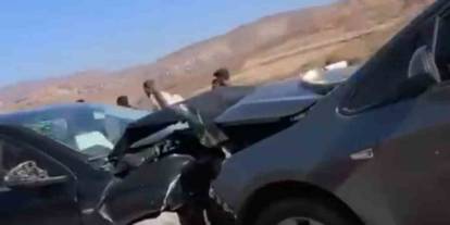 Siirt’te iki otomobilin çarpışması sonucu 4 kişi yaralandı