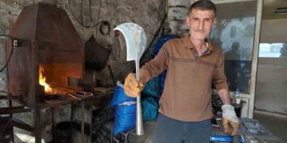 60 Yaşındaki Usta, 45 Yıldır Demir Dövüyor