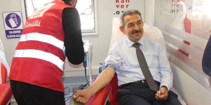 Şırnak Valisi Ekici Kan Verdi, Düzenli Bağışçılara Bronz Madalya Takdim Edildi