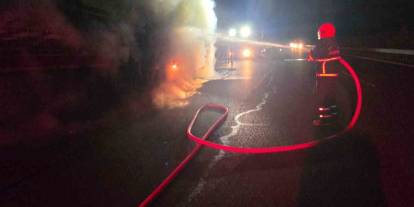 Şanlıurfa’da Salça Yüklü Tır Alev Alev Yandı