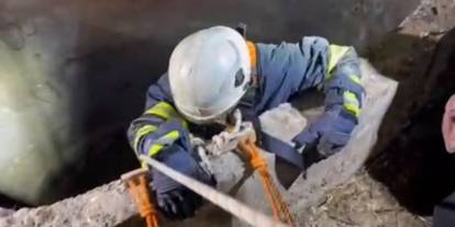 Su Kuyusuna Düşen Çakalı İtfaiye Ekipleri Kurtardı