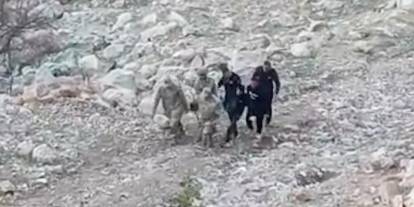 Siirt-Şırnak yolunda araç şarampole yuvarlandı: 1'i ağır, 4 kişi yaralandı