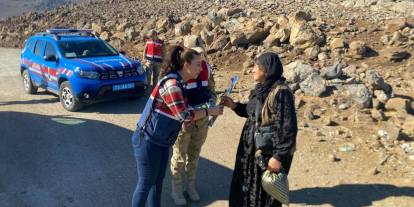 Kadına Şiddetle Mücadelede Hem Çiçek Hem Bilgilendirme