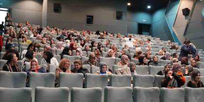 Kadınlar İçin Film Gösterimi